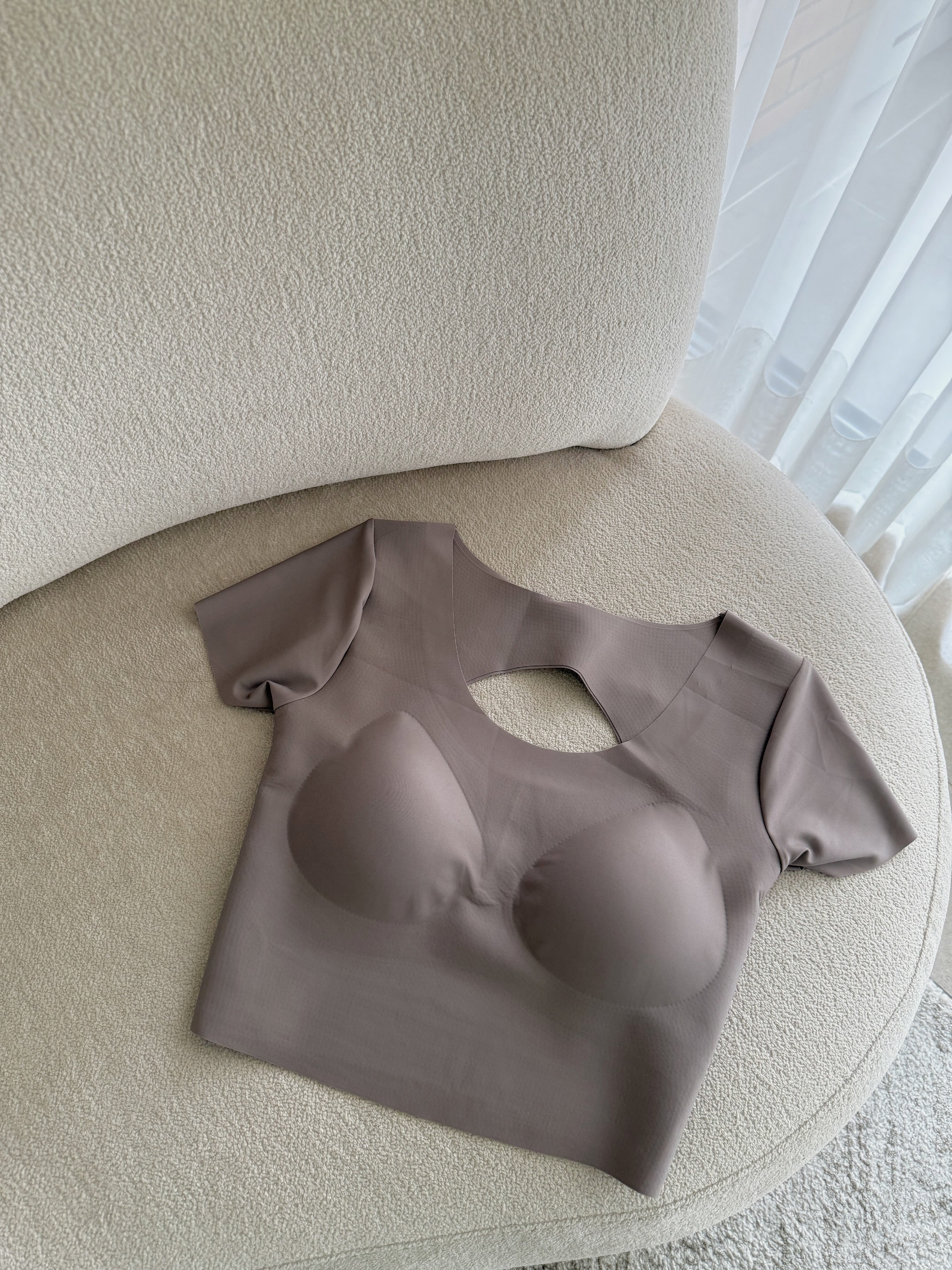 T / U / Nude