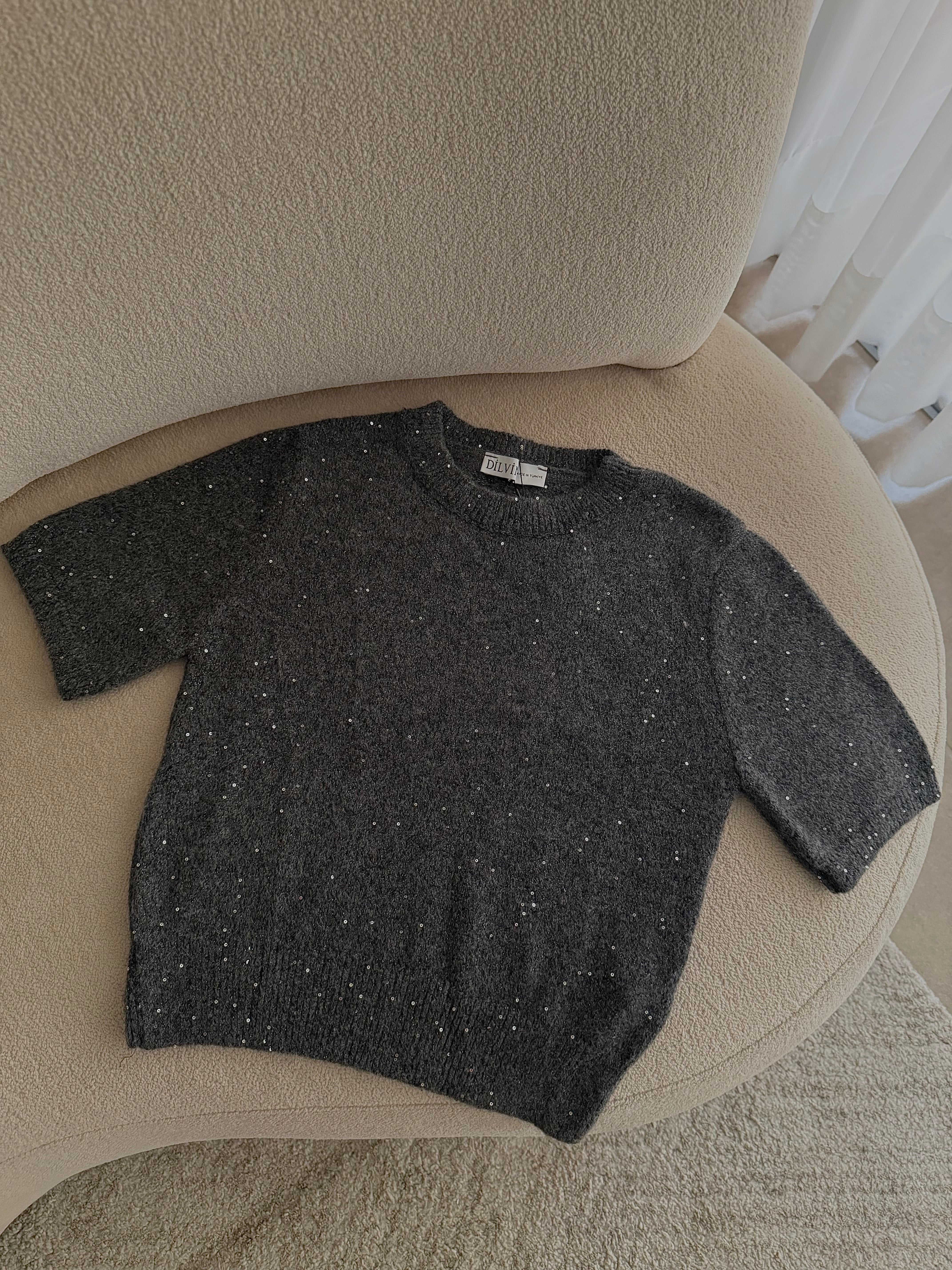 Gris / T / U